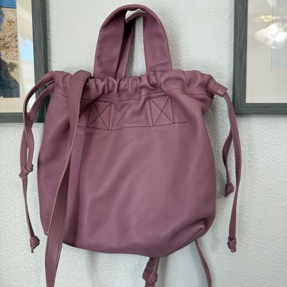 Madewell The Piazza Leather Clinched Crossbody Bag in Vibrant Lilac - Picture 9 of 13